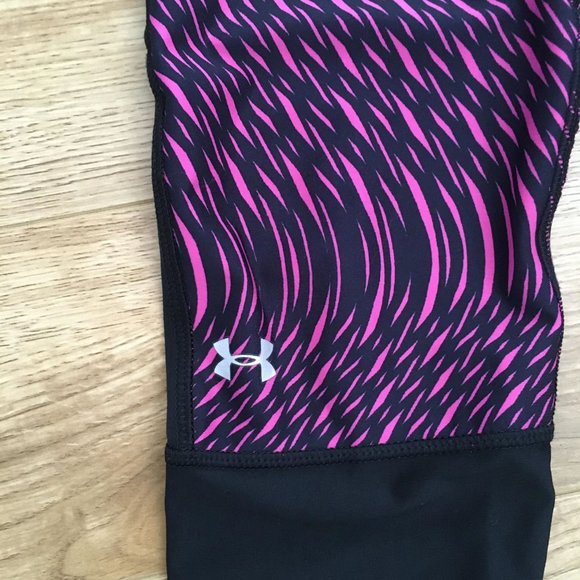 UNDER ARMOUR "Heatgear" Soft Leggings In Black with Hot Pink Design - Picture 6 of 7